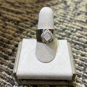 Sterling silver pink quartz ring NWT
Sz6 1/2 -7 on ring mandrel but fits smaller